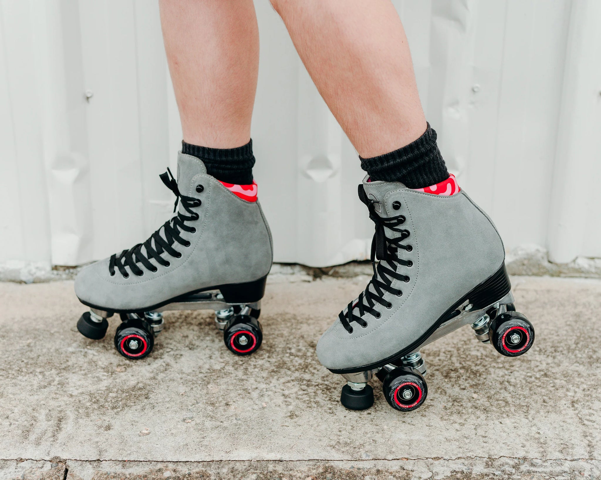 Chuffed Wanderer Plus X HOQ “Concrete” Roller Skate