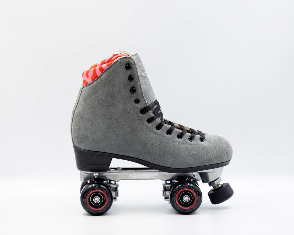 Chuffed Wanderer Plus X HOQ “Concrete” Roller Skate